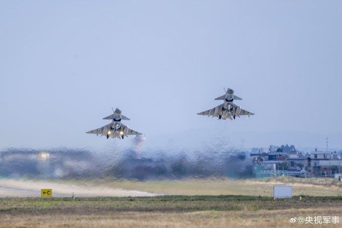 直击！南部战区空军航空兵“空战”演练现场